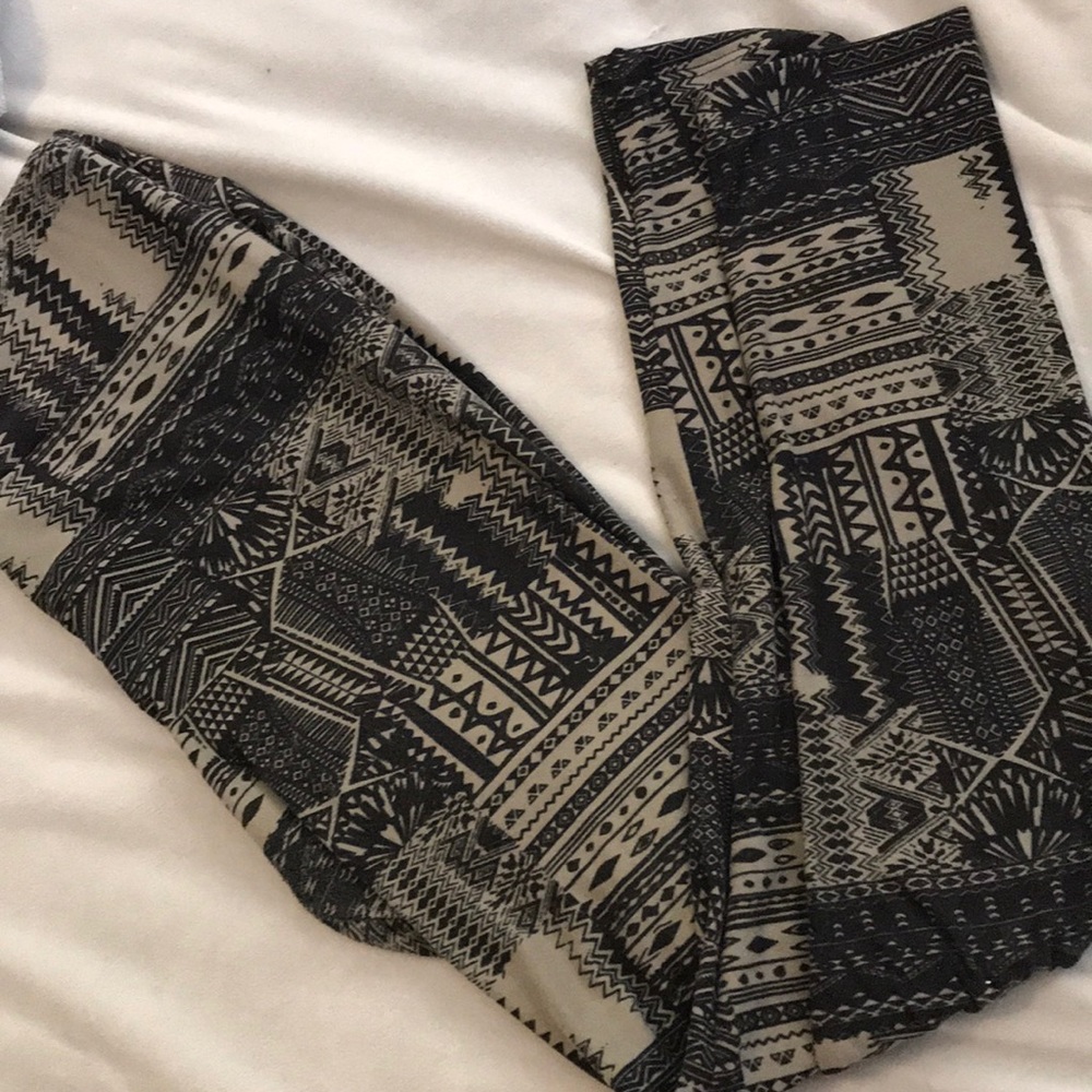 Lularoe tribal print leggings